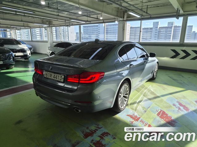 BMW 5-Series 2018 — photo 2
