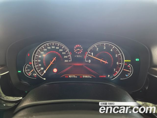 BMW 5-Series 2018 — photo 8