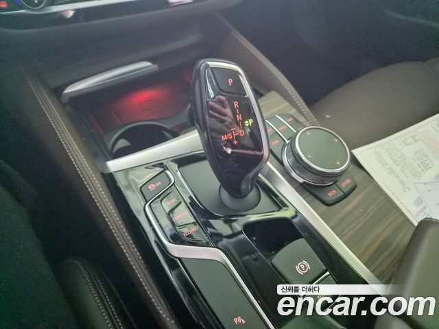 BMW 5-Series 2018 — photo 9