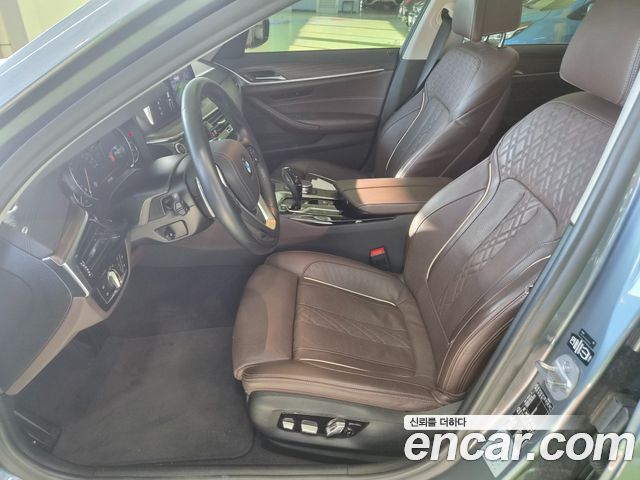 BMW 5-Series 2018 — photo 10