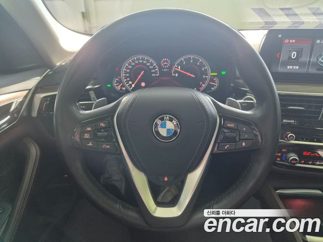 BMW 5-Series 2018 — photo 13