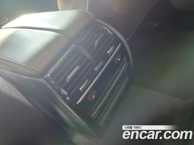 BMW 5-Series 2018 — photo 17