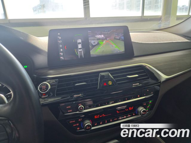 BMW 5-Series 2018 — photo 19