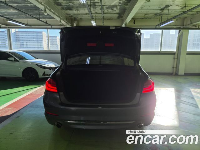 BMW 5-Series 2018 — photo 20