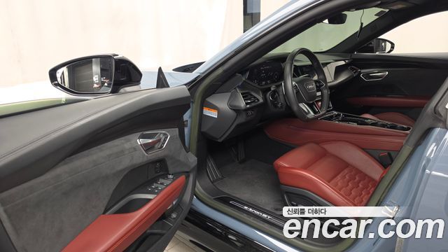 Audi e-tron GT 2022 — photo 13