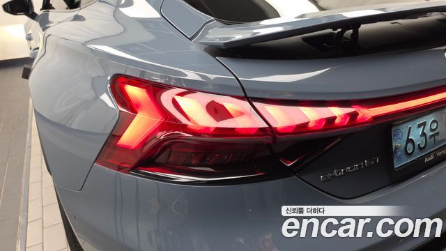 Audi e-tron GT 2022 — photo 9