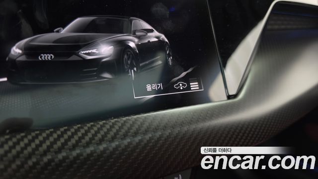 Audi e-tron GT 2022 — photo 33