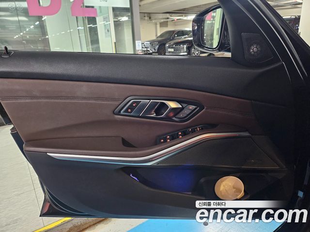 BMW 3-Series 2019 — photo 10