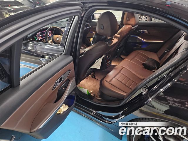 BMW 3-Series 2019 — photo 13