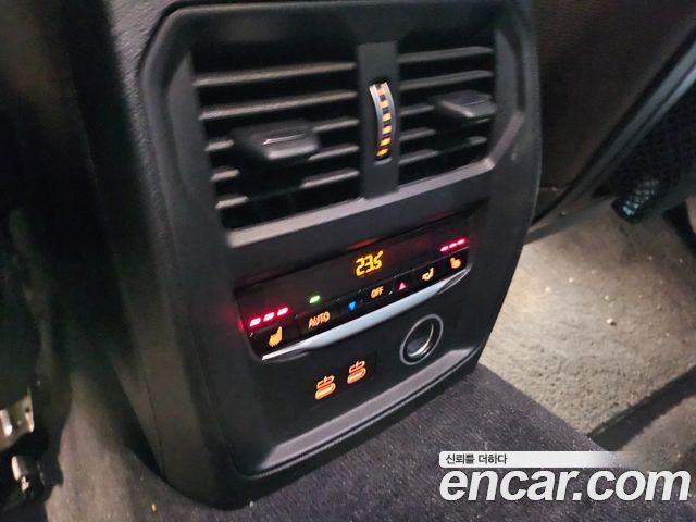 BMW 3-Series 2019 — photo 14