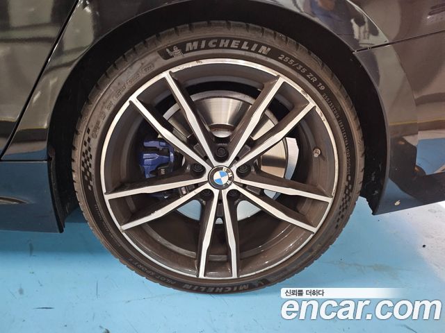 BMW 3-Series 2019 — photo 15