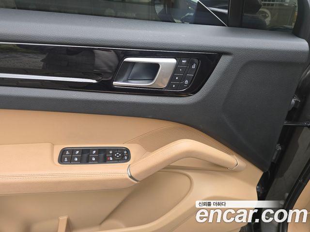 Porsche Cayenne 2022 — photo 16
