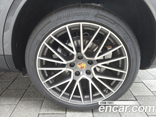Porsche Cayenne 2022 — photo 19