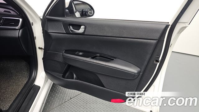 Kia K5 2017 — photo 14