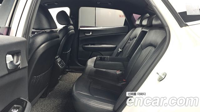 Kia K5 2017 — photo 19