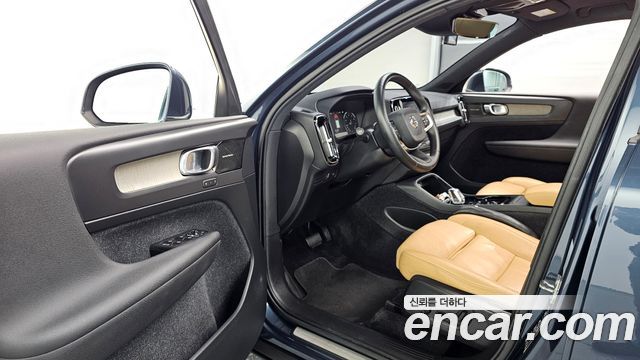 Volvo XC40 2019 — photo 10