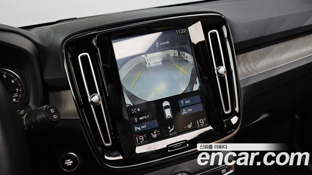 Volvo XC40 2019 — photo 16