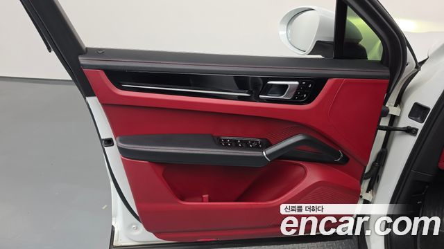 Porsche Cayenne 2020 — photo 14