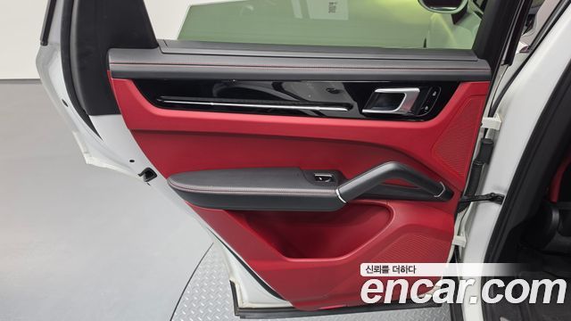 Porsche Cayenne 2020 — photo 15