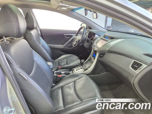Hyundai AVANTE 2013 — photo 6