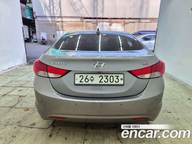 Hyundai AVANTE 2013 — photo 8