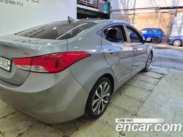 Hyundai AVANTE 2013 — photo 9