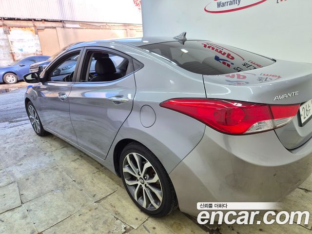 Hyundai AVANTE 2013 — photo 10