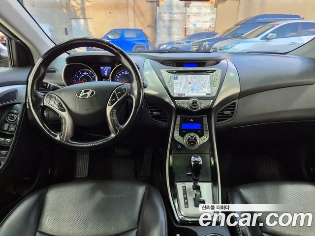 Hyundai AVANTE 2013 — photo 11