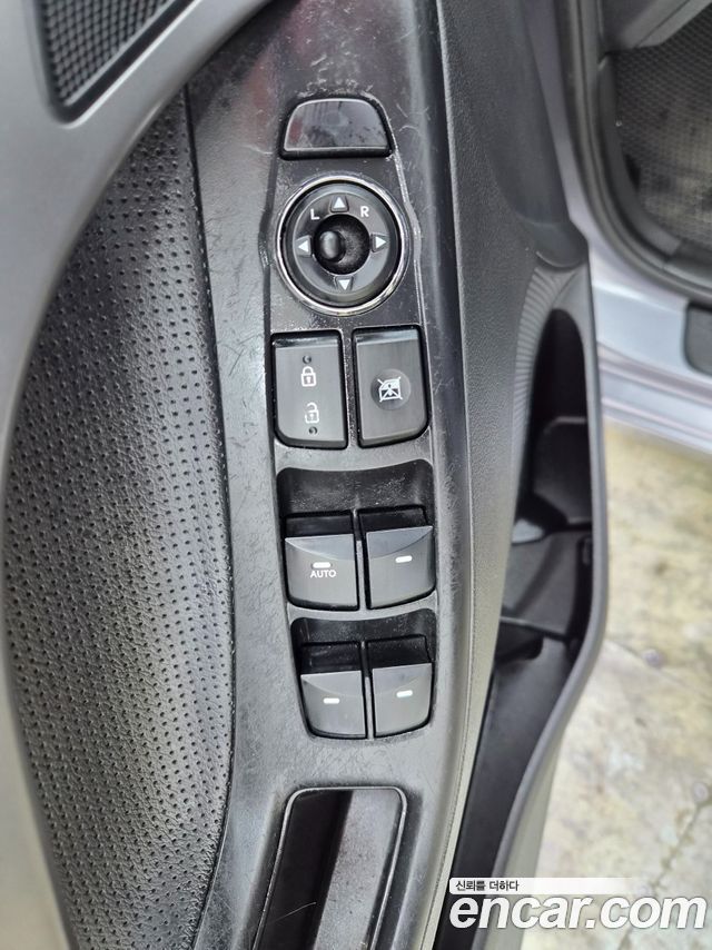 Hyundai AVANTE 2013 — photo 19