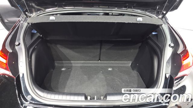 Hyundai Veloster 2019 — photo 24