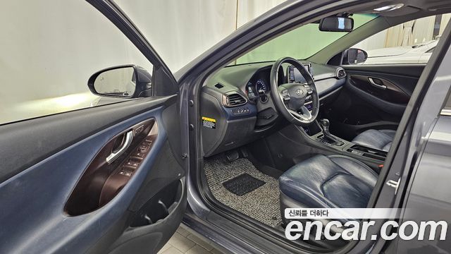 Hyundai i30 2018 — photo 10