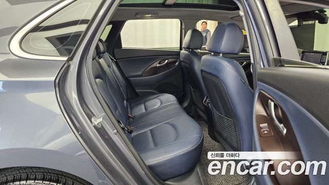 Hyundai i30 2018 — photo 12