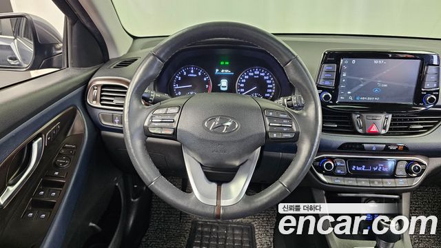 Hyundai i30 2018 — photo 13