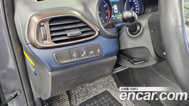 Hyundai i30 2018 — photo 16