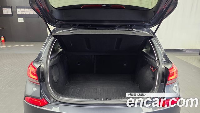 Hyundai i30 2018 — photo 20