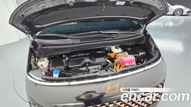 Hyundai Staria 2025 — photo 6