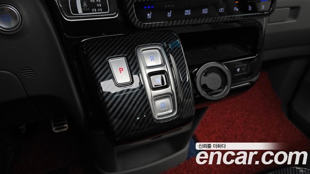 Hyundai Staria 2025 — photo 12