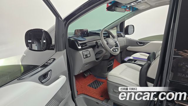 Hyundai Staria 2025 — photo 13
