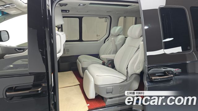 Hyundai Staria 2025 — photo 17