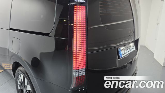 Hyundai Staria 2025 — photo 9