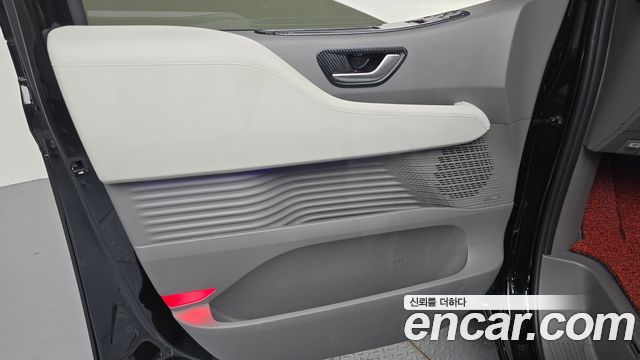 Hyundai Staria 2025 — photo 14