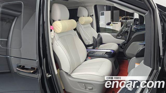 Hyundai Staria 2025 — photo 16