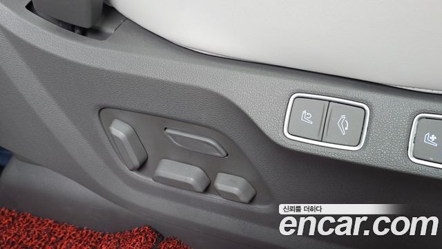 Hyundai Staria 2025 — photo 31
