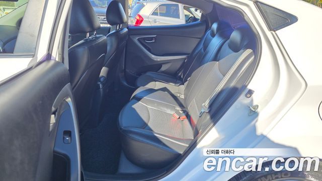 Hyundai AVANTE 2014 — photo 11