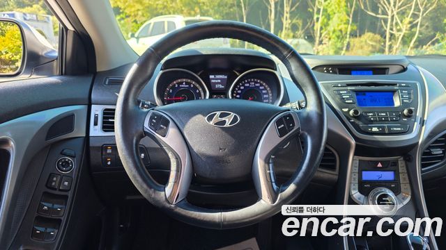 Hyundai AVANTE 2014 — photo 13