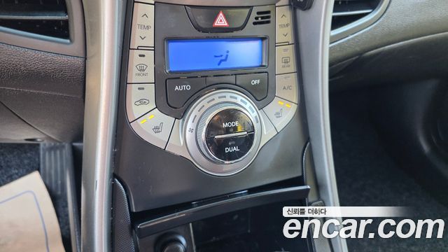 Hyundai AVANTE 2014 — photo 16
