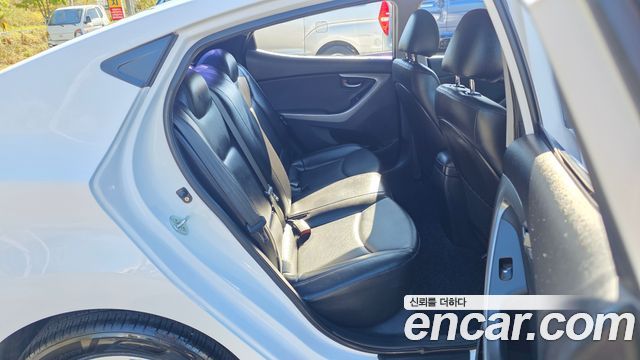 Hyundai AVANTE 2014 — photo 17