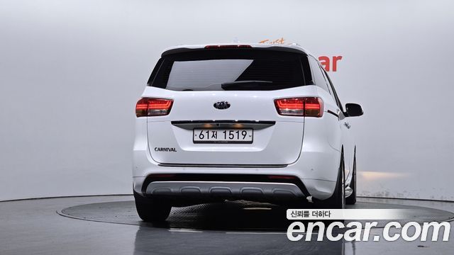 Kia Canival 2018 — photo 4