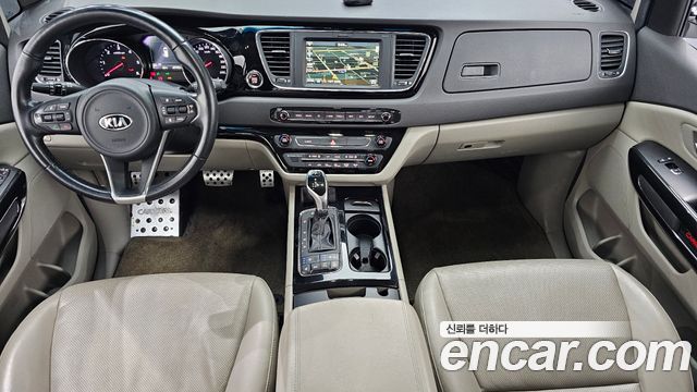 Kia Canival 2018 — photo 10