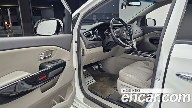 Kia Canival 2018 — photo 13
